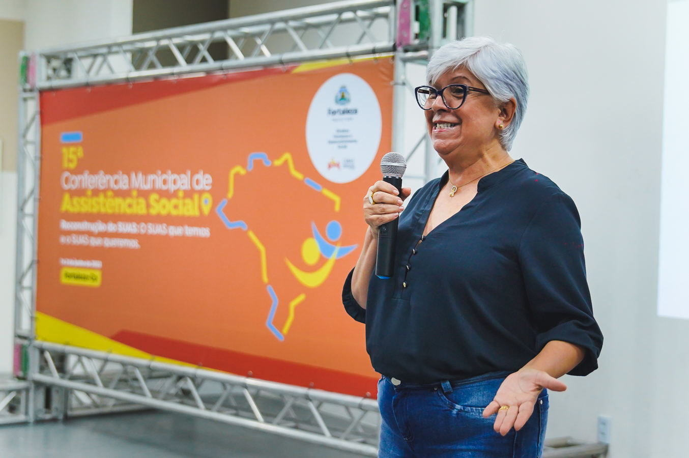 Ieda Castro, conferencista de abertura, anunciou a reestruturação do orçamento federal para a Assistência Social